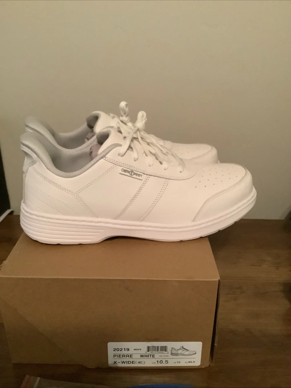 Orthofeet men’s 10.5 EEEE xtra wide White Athletic Lace-Up Shoes